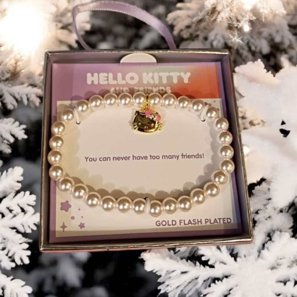 Hello Kitty pearl bracelet with gold charm